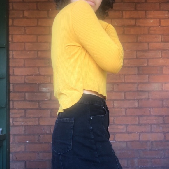 ✨3 for 20✨ Yellow Fashion Nova top - Picture 2 of 4